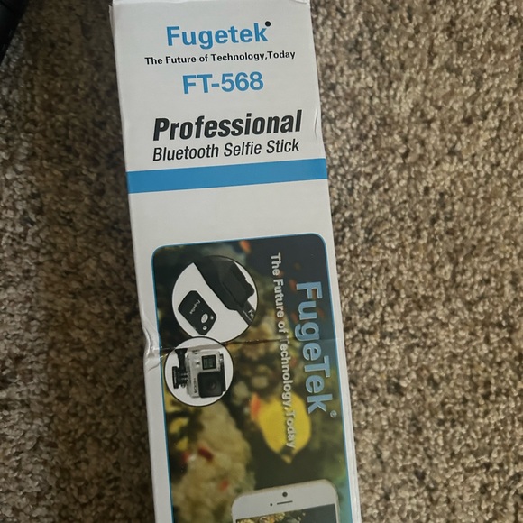 Fugetek professional Bluetooth selfie stick - Picture 1 of 3